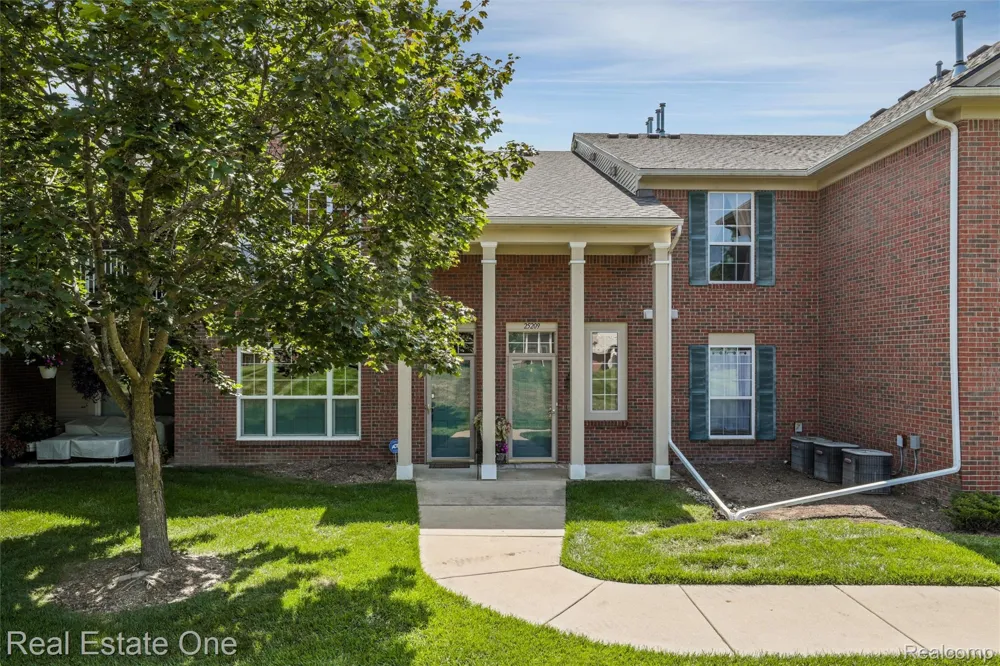 25209 Chesapeake Circle Commerce Charter Township, MI 48390