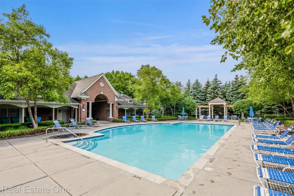 25209 Chesapeake Circle Commerce Charter Township, MI 48390