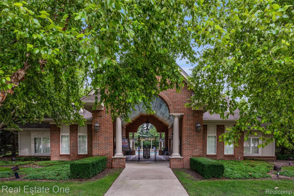 25209 Chesapeake Circle Commerce Charter Township, MI 48390