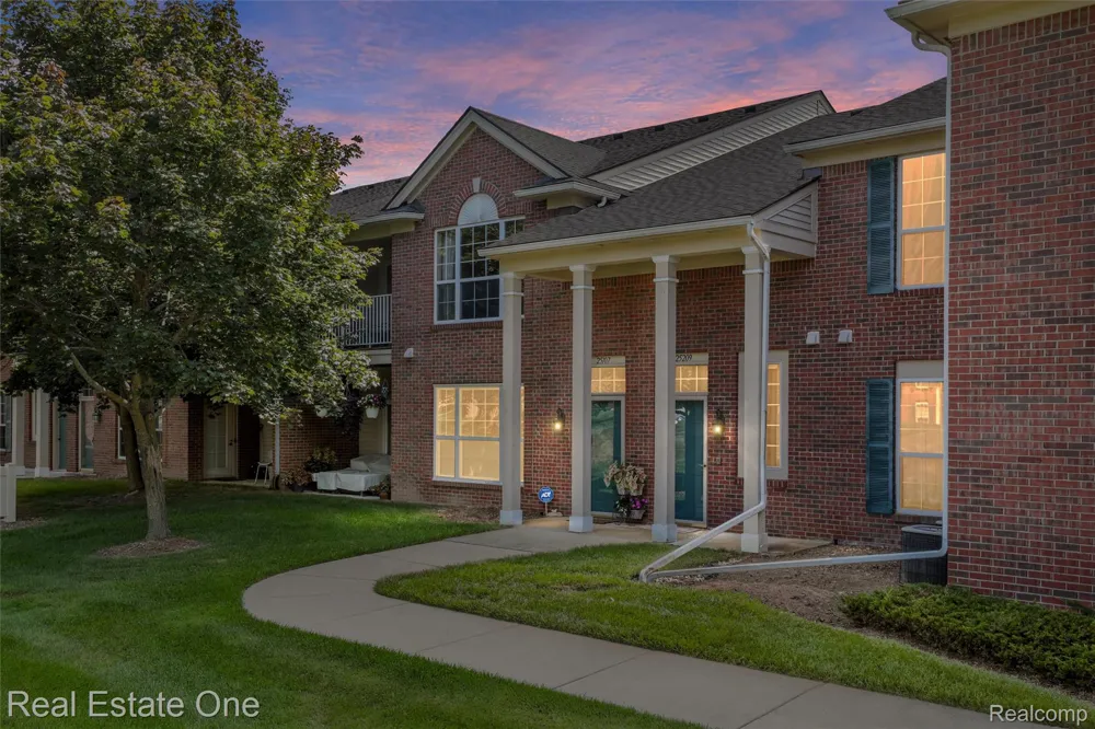 25209 Chesapeake Circle Commerce Charter Township, MI 48390