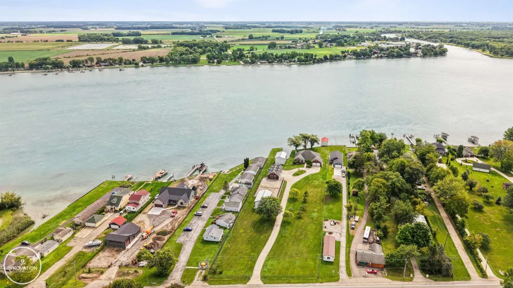 9305 River Road Clay Township, MI 48001