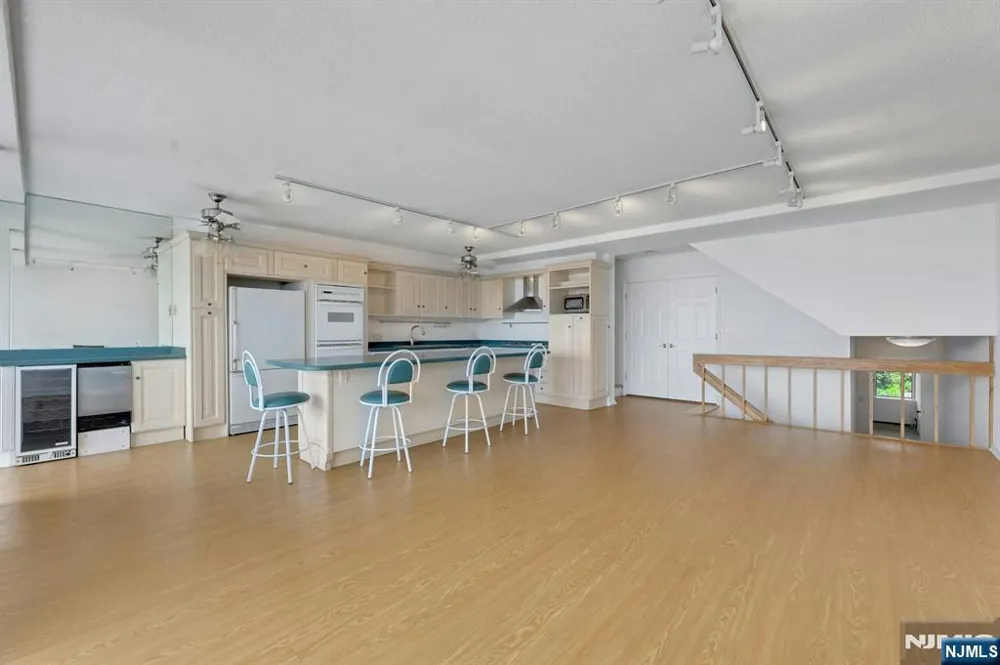 3 Horizon Road 1406 Fort Lee, NJ 07024