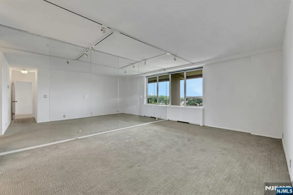 3 Horizon Road 1406 Fort Lee, NJ 07024