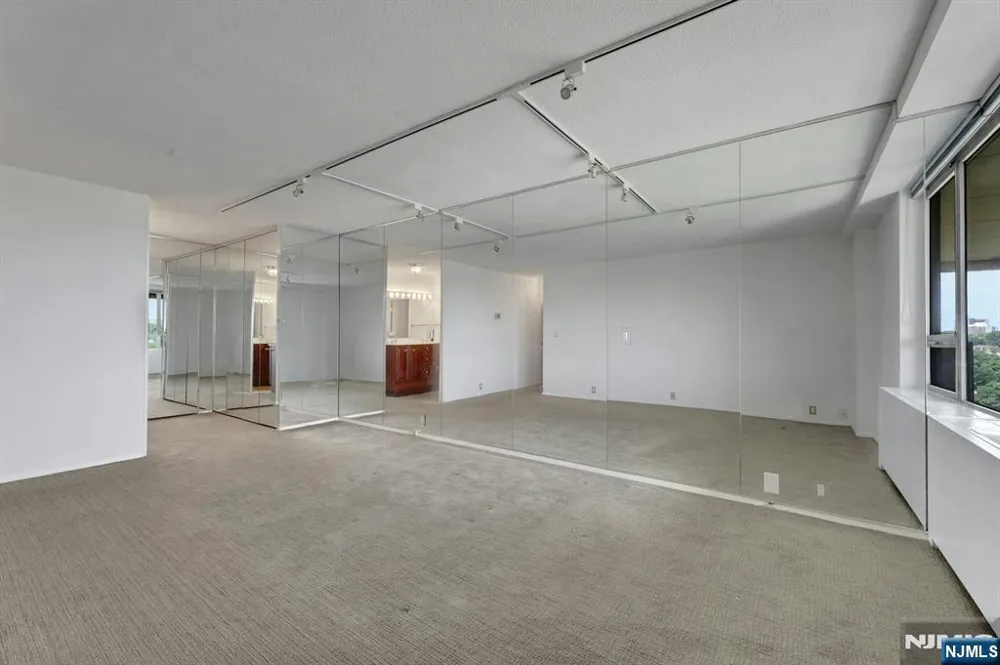3 Horizon Road 1406 Fort Lee, NJ 07024