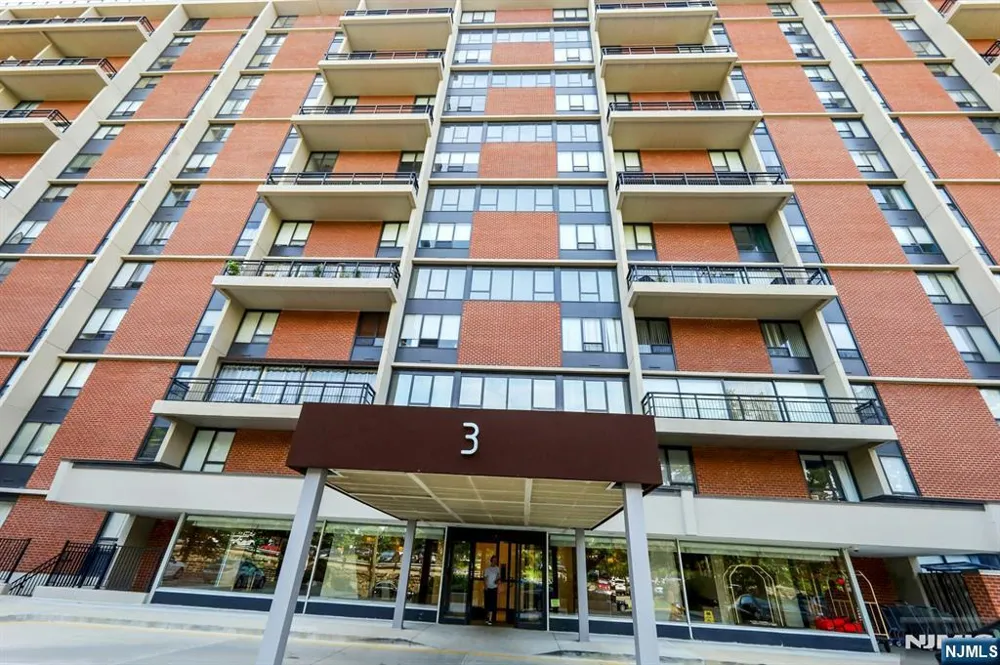 3 Horizon Road 1406 Fort Lee, NJ 07024
