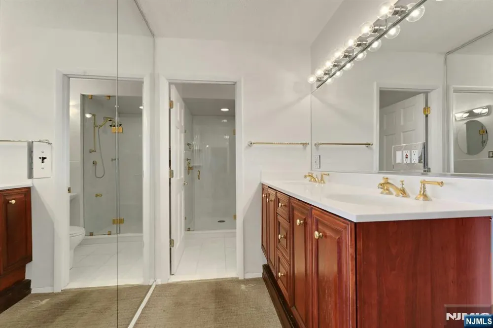 3 Horizon Road 1406 Fort Lee, NJ 07024