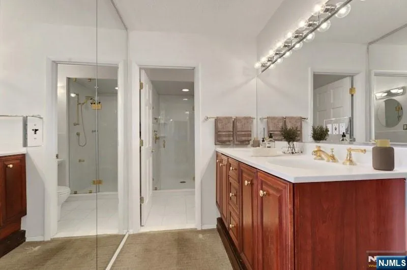 3 Horizon Road 1406 Fort Lee, NJ 07024