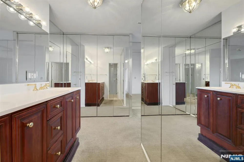 3 Horizon Road 1406 Fort Lee, NJ 07024