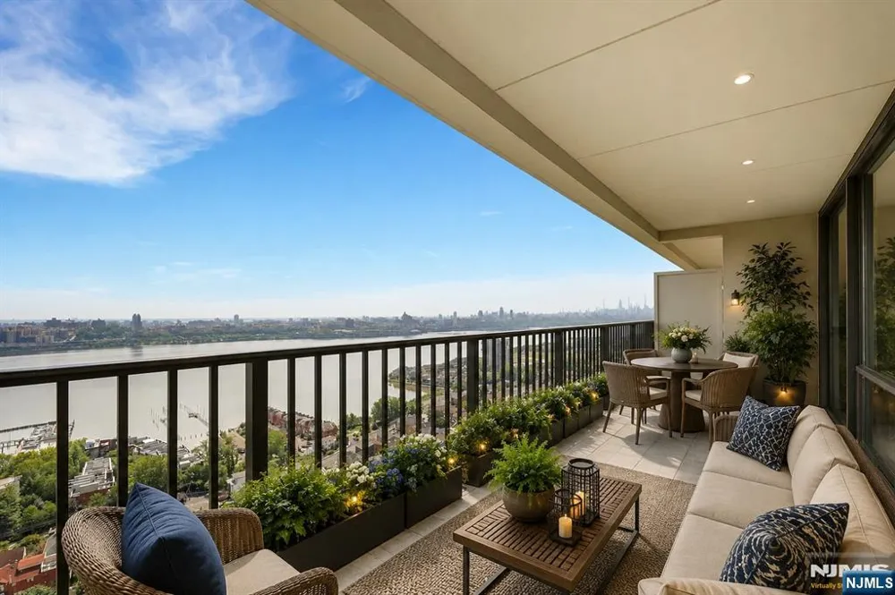 3 Horizon Road 1406 Fort Lee, NJ 07024