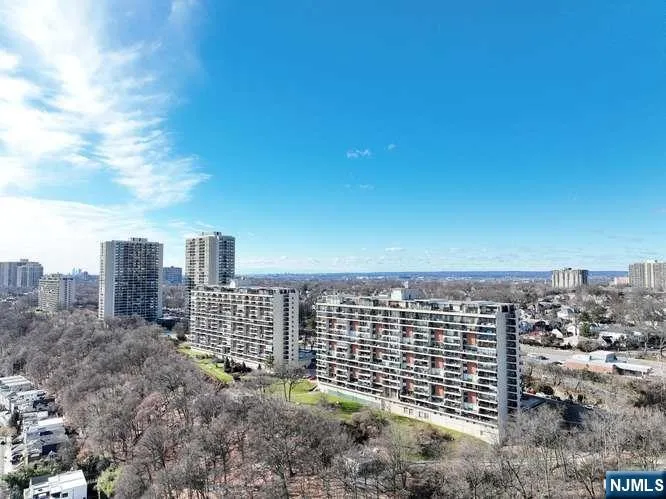 3 Horizon Road 1406 Fort Lee, NJ 07024