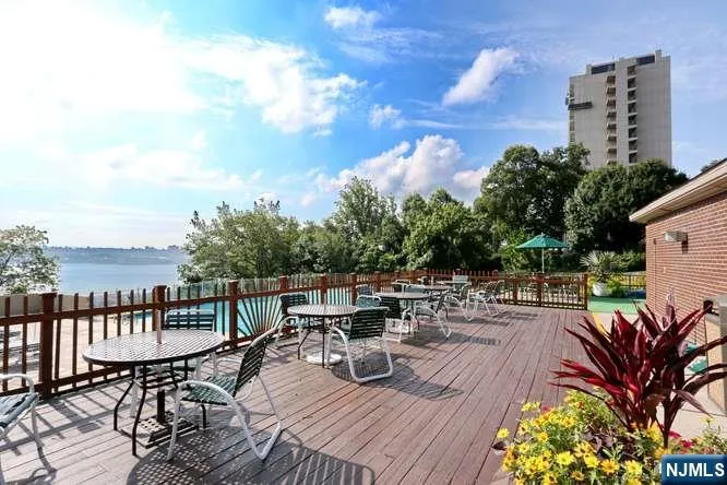 3 Horizon Road 1406 Fort Lee, NJ 07024