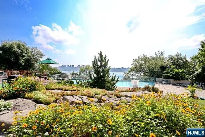 3 Horizon Road 1406 Fort Lee, NJ 07024