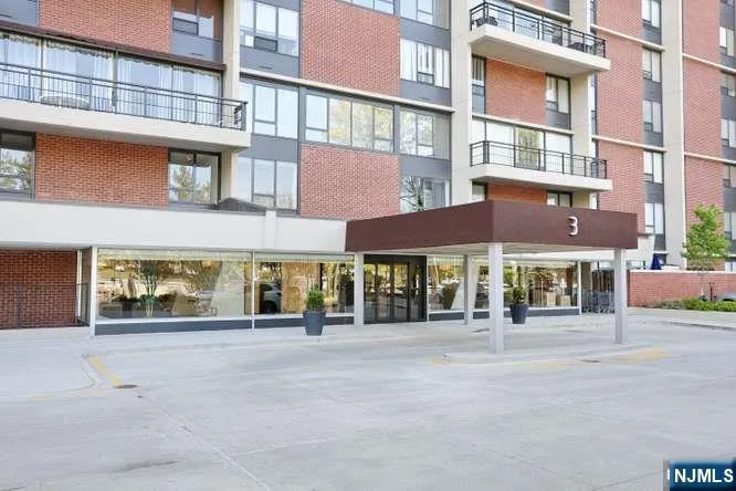 3 Horizon Road 1406 Fort Lee, NJ 07024