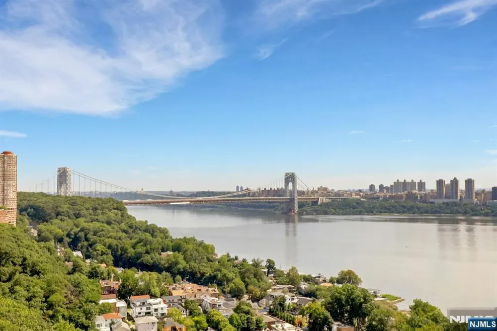 3 Horizon Road 1406 Fort Lee, NJ 07024