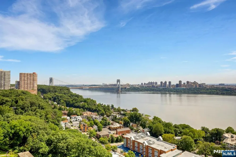 3 Horizon Road 1406 Fort Lee, NJ 07024