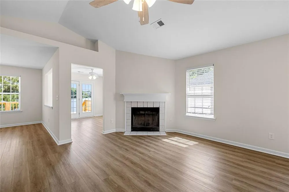 55 Lakeside Point Covington, GA 30016