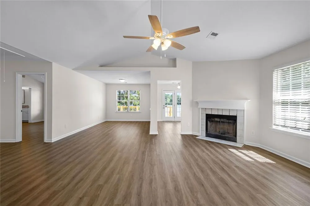 55 Lakeside Point Covington, GA 30016