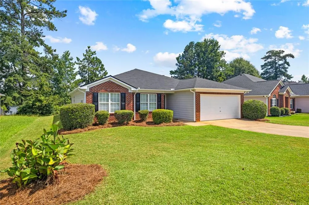 55 Lakeside Point Covington, GA 30016