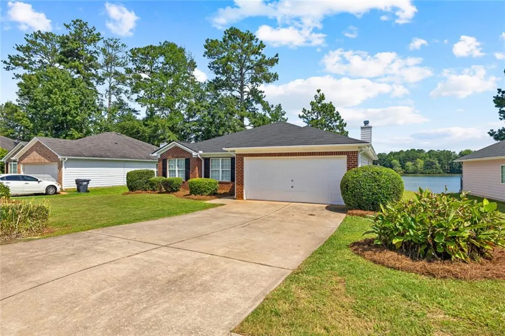 55 Lakeside Point Covington, GA 30016