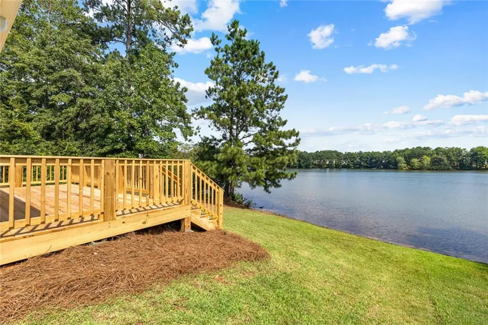 55 Lakeside Point Covington, GA 30016