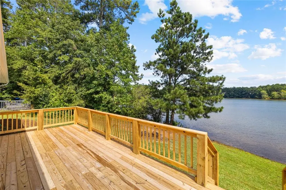 55 Lakeside Point Covington, GA 30016