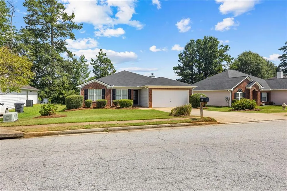 55 Lakeside Point Covington, GA 30016