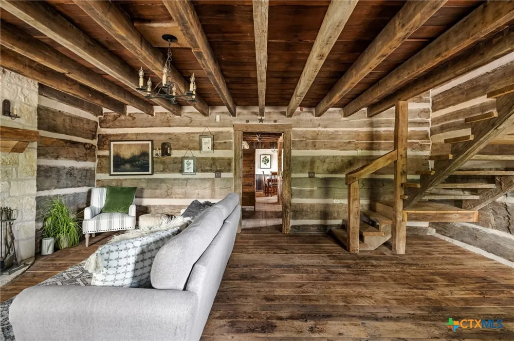 401 Clear Creek Ln Fredericksburg, TX 78624