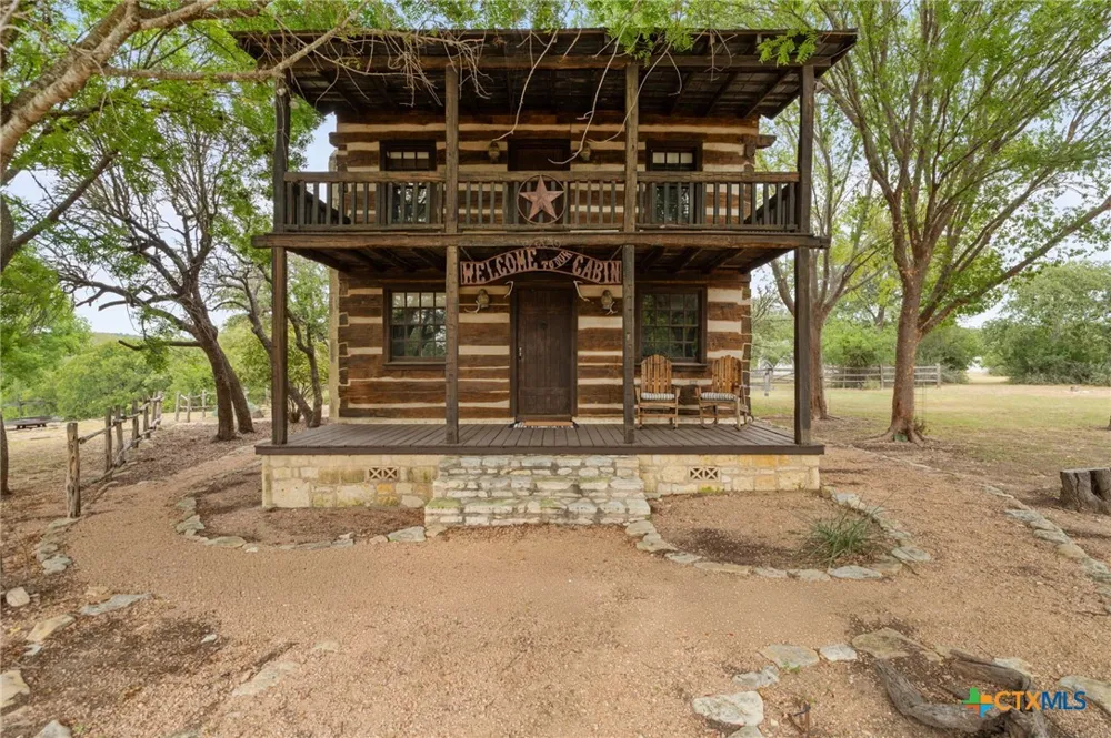 401 Clear Creek Ln Fredericksburg, TX 78624