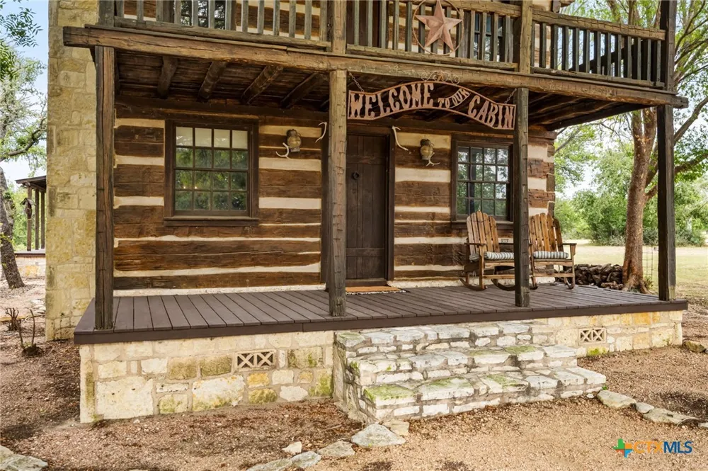401 Clear Creek Ln Fredericksburg, TX 78624