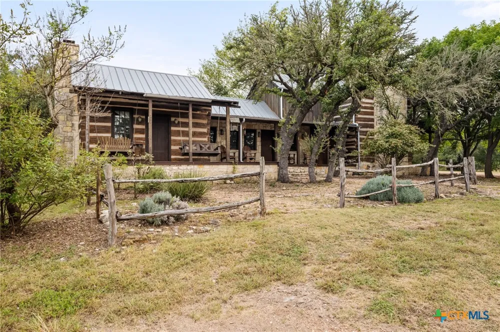 401 Clear Creek Ln Fredericksburg, TX 78624