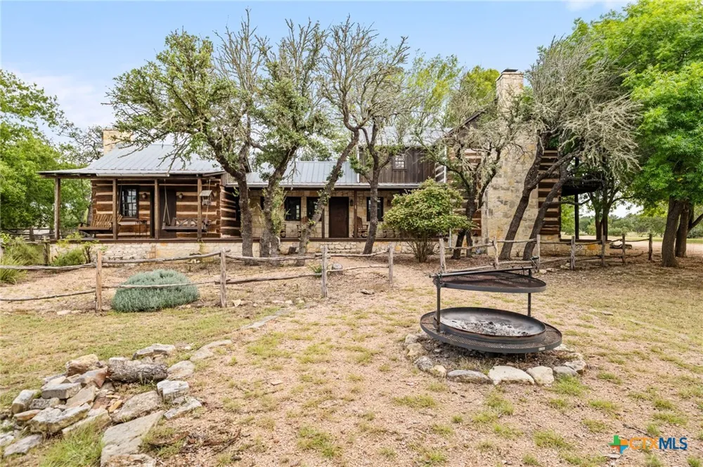 401 Clear Creek Ln Fredericksburg, TX 78624