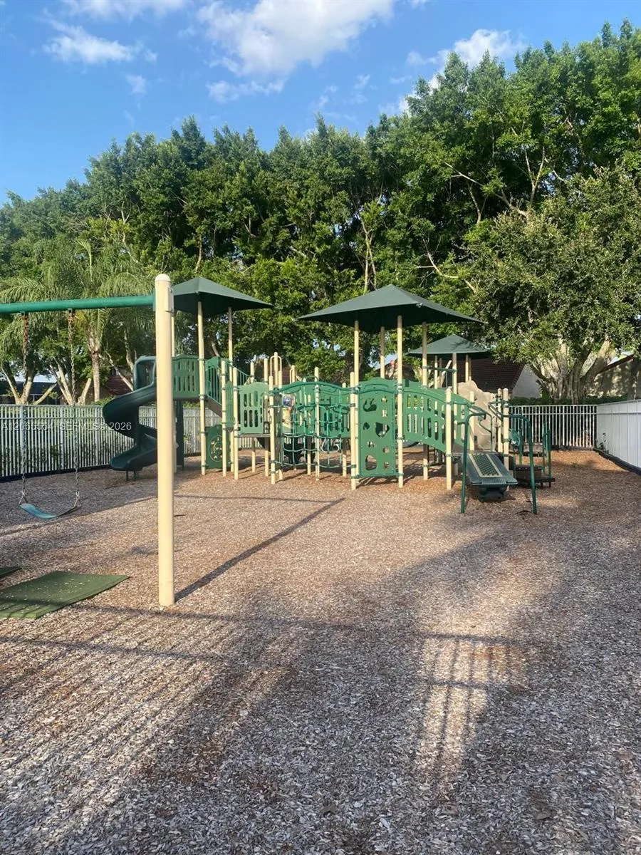 1210 Sorrento Dr Weston, FL 33326
