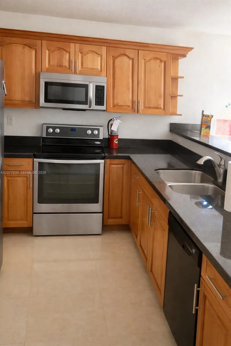 318 NE 166th St #318 Miami, FL 33162