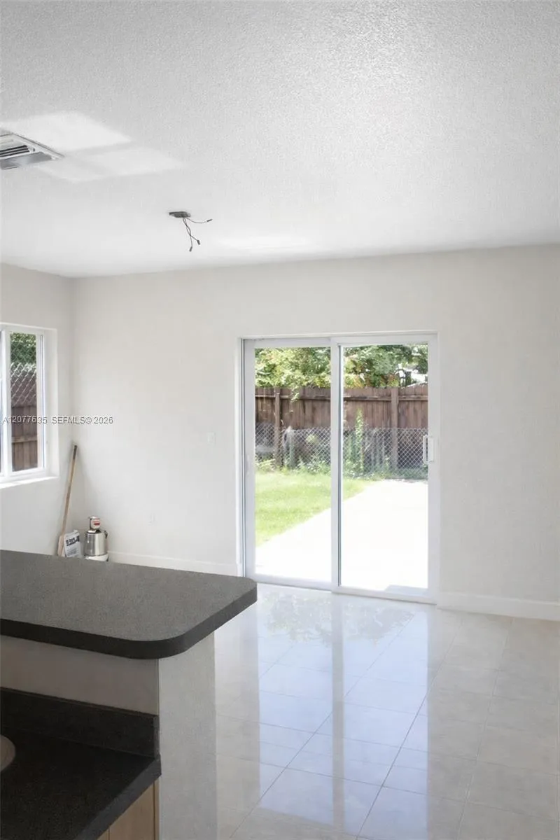 318 NE 166th St #318 Miami, FL 33162