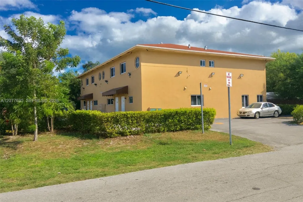 318 NE 166th St #318 Miami, FL 33162