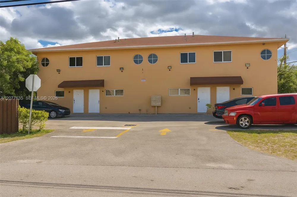318 NE 166th St #318 Miami, FL 33162