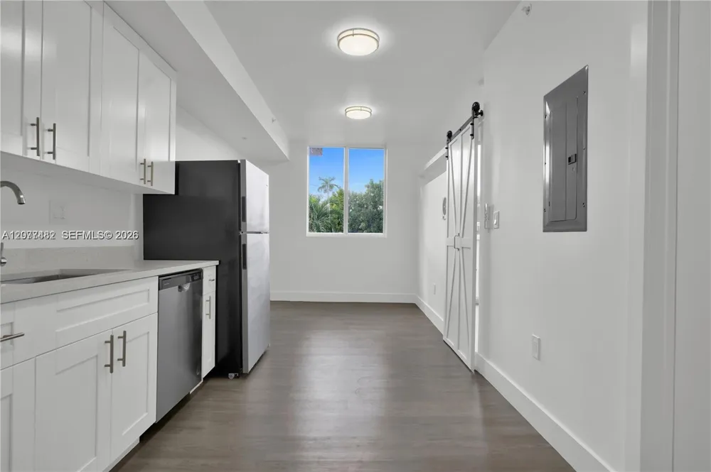 1620 NW 18th St #305 Miami, FL 33125