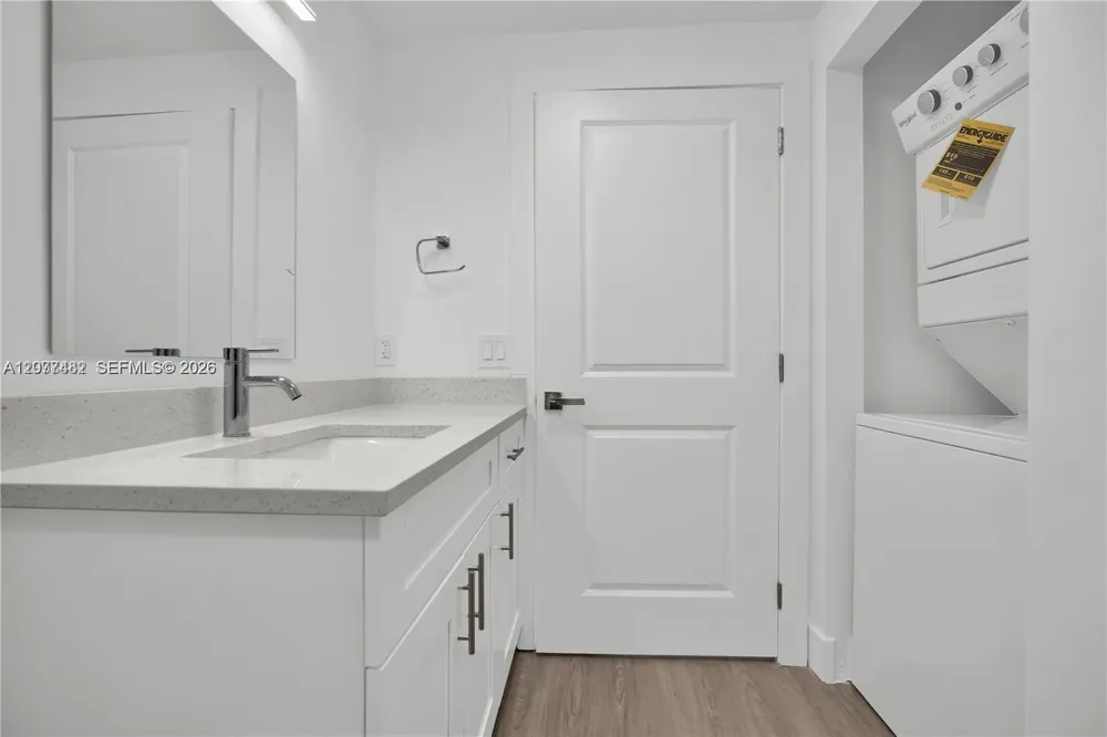 1620 NW 18th St #305 Miami, FL 33125