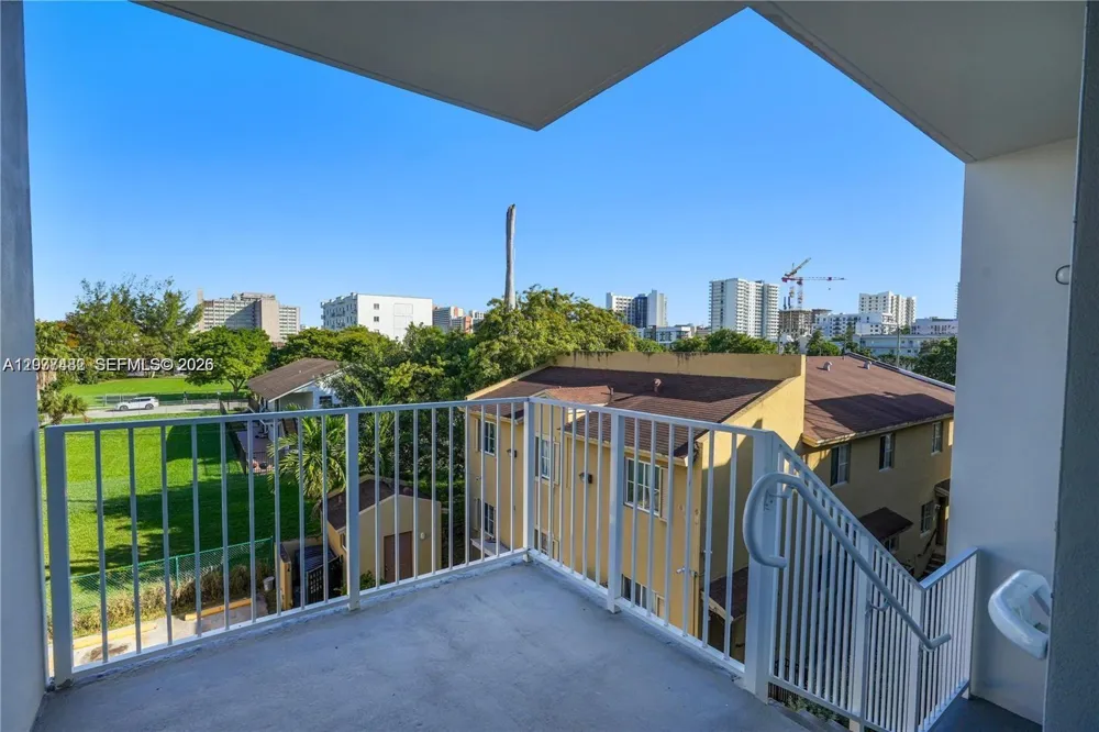 1620 NW 18th St #305 Miami, FL 33125