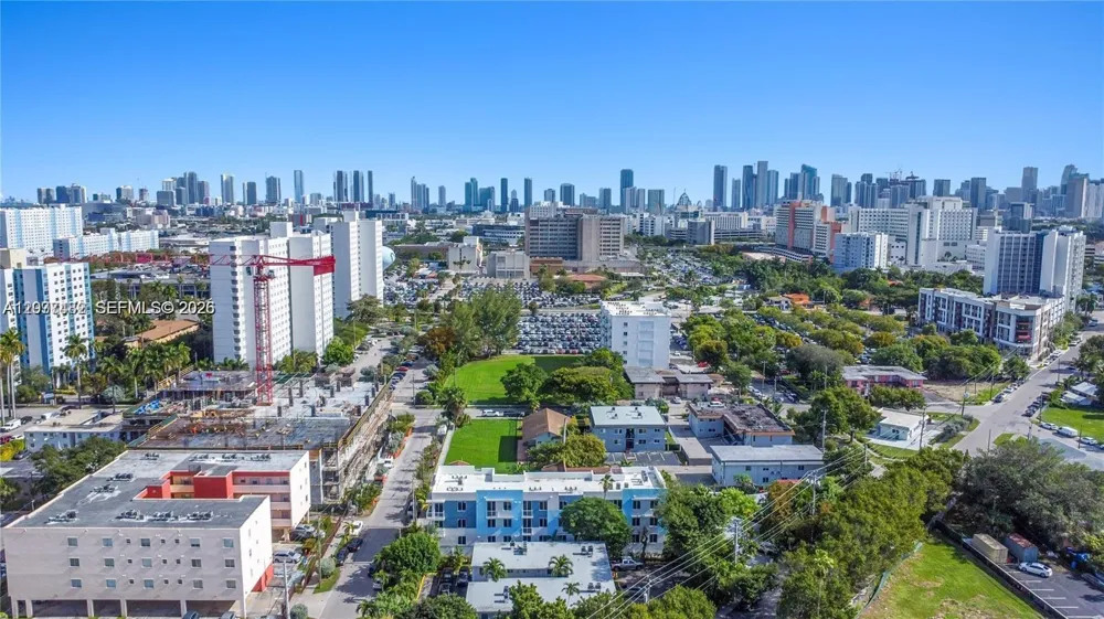 1620 NW 18th St #305 Miami, FL 33125