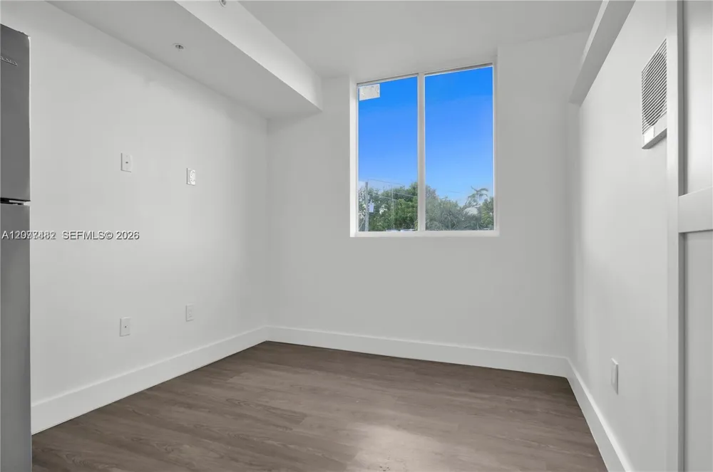 1620 NW 18th St #305 Miami, FL 33125