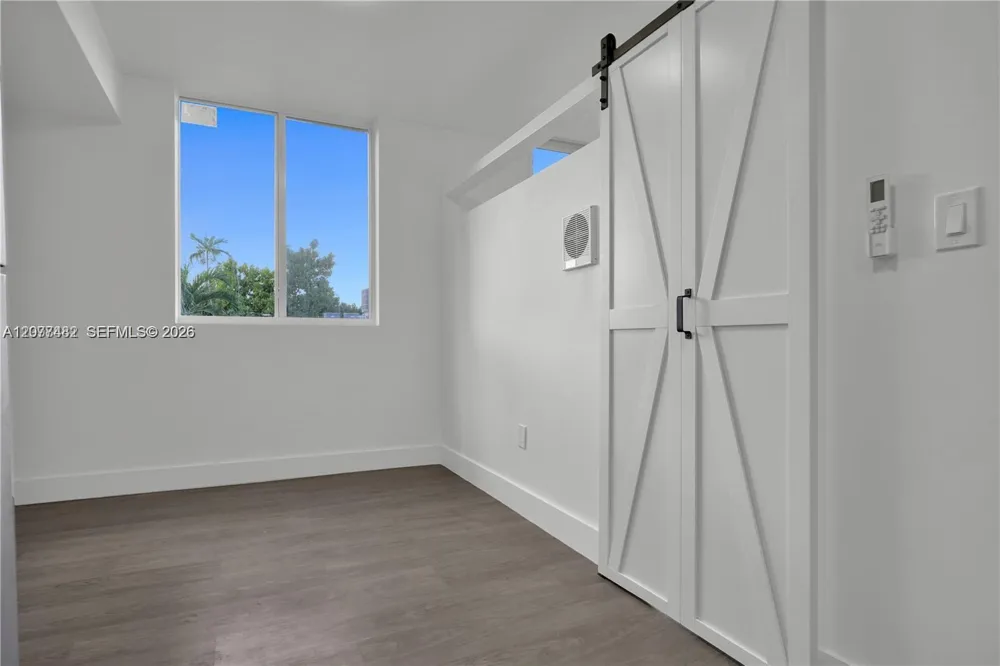 1620 NW 18th St #305 Miami, FL 33125