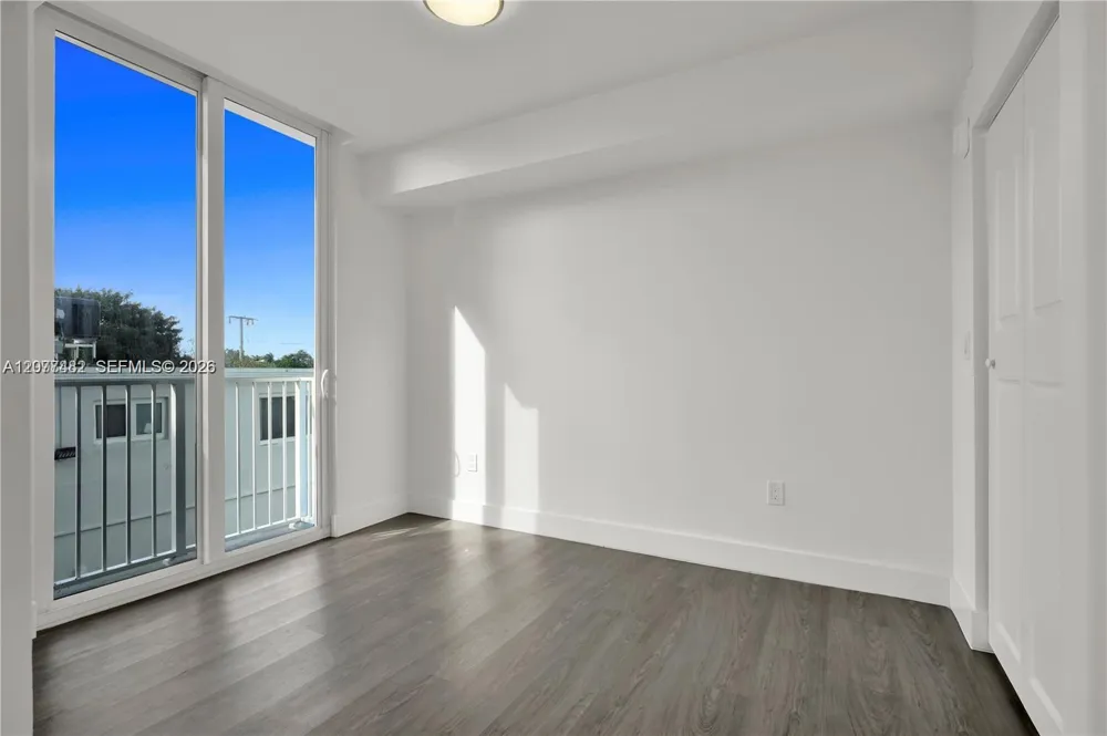 1620 NW 18th St #305 Miami, FL 33125