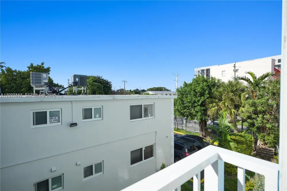 1620 NW 18th St #305 Miami, FL 33125