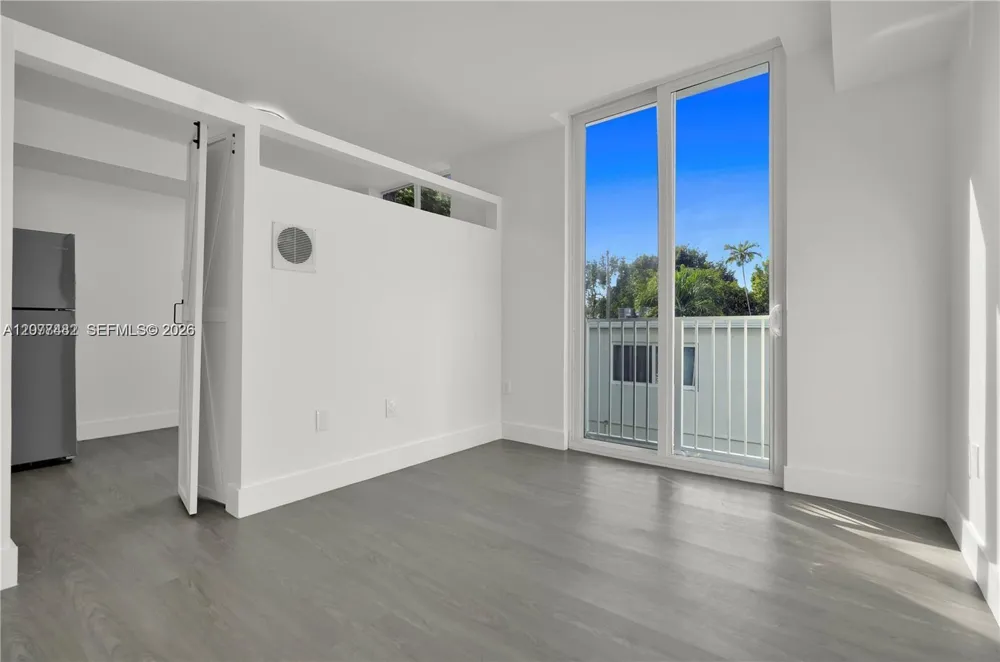 1620 NW 18th St #305 Miami, FL 33125