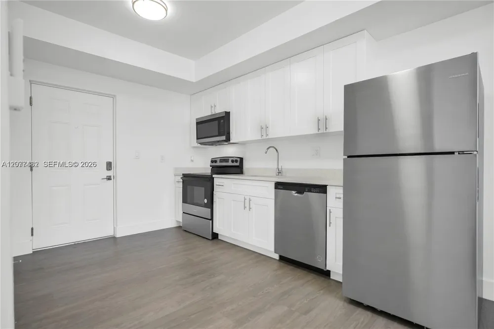 1620 NW 18th St #305 Miami, FL 33125