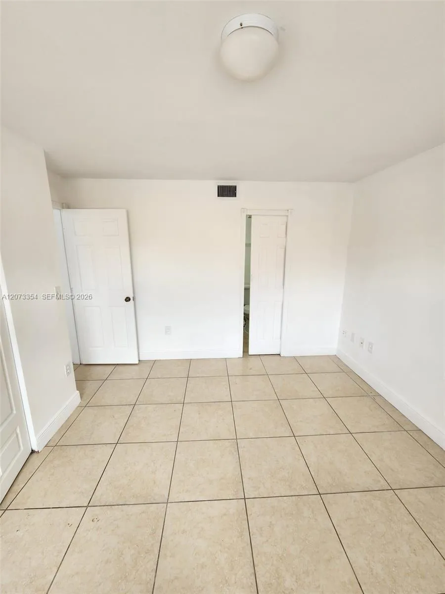 2770 W 61st Pl #202 Hialeah, FL 33016