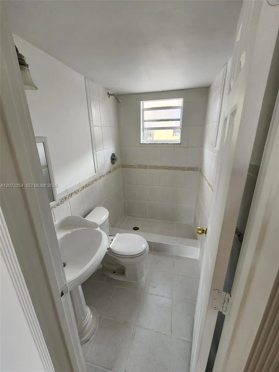 2770 W 61st Pl #202 Hialeah, FL 33016