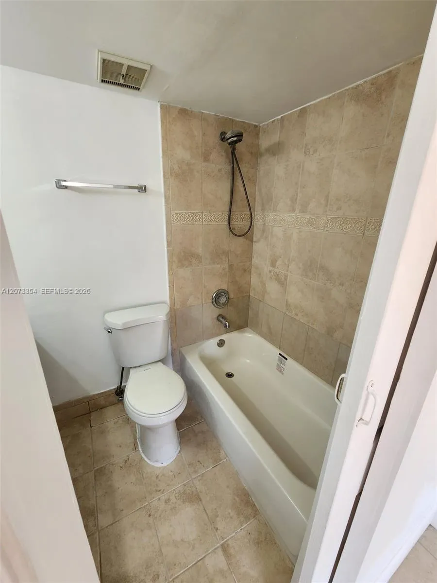 2770 W 61st Pl #202 Hialeah, FL 33016