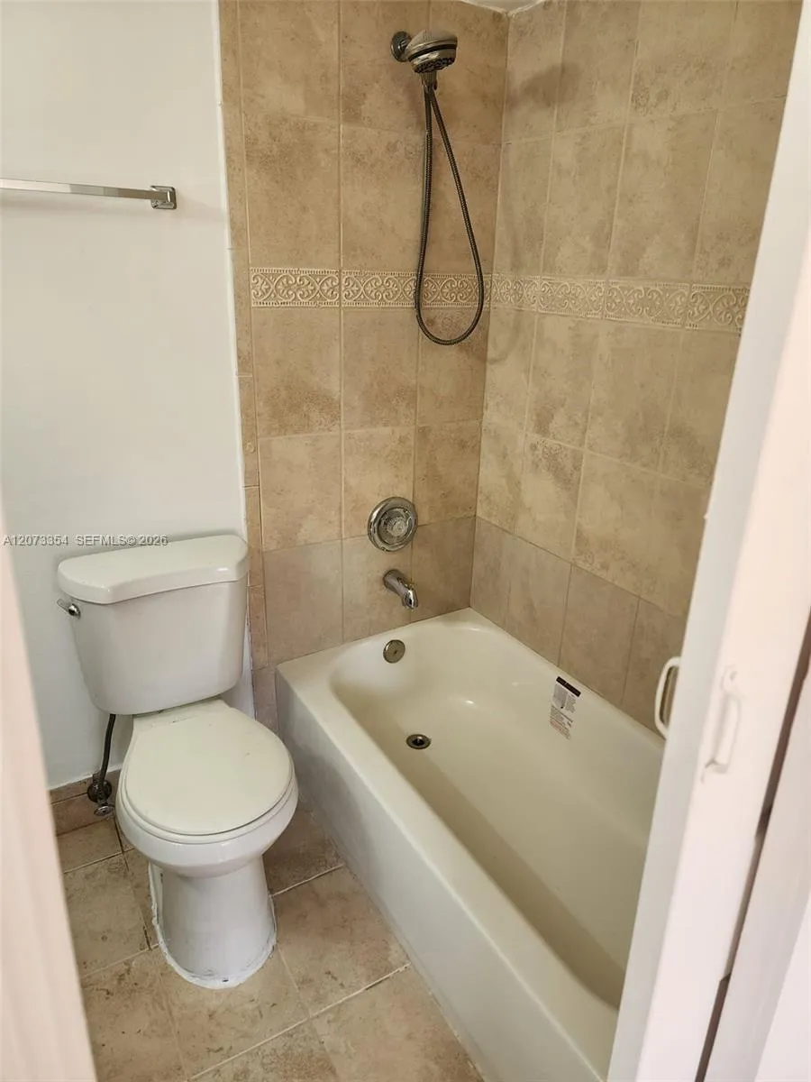 2770 W 61st Pl #202 Hialeah, FL 33016